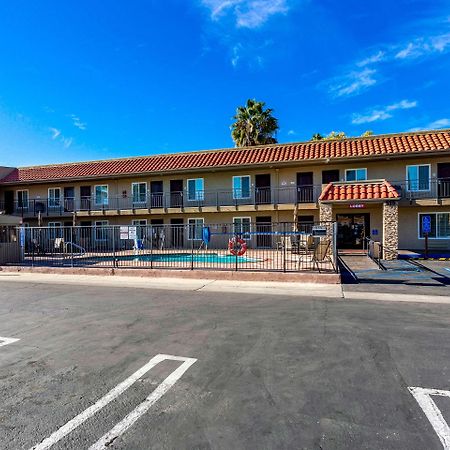 Econo Lodge Inn & Suites Escondido Downtown Eksteriør bilde