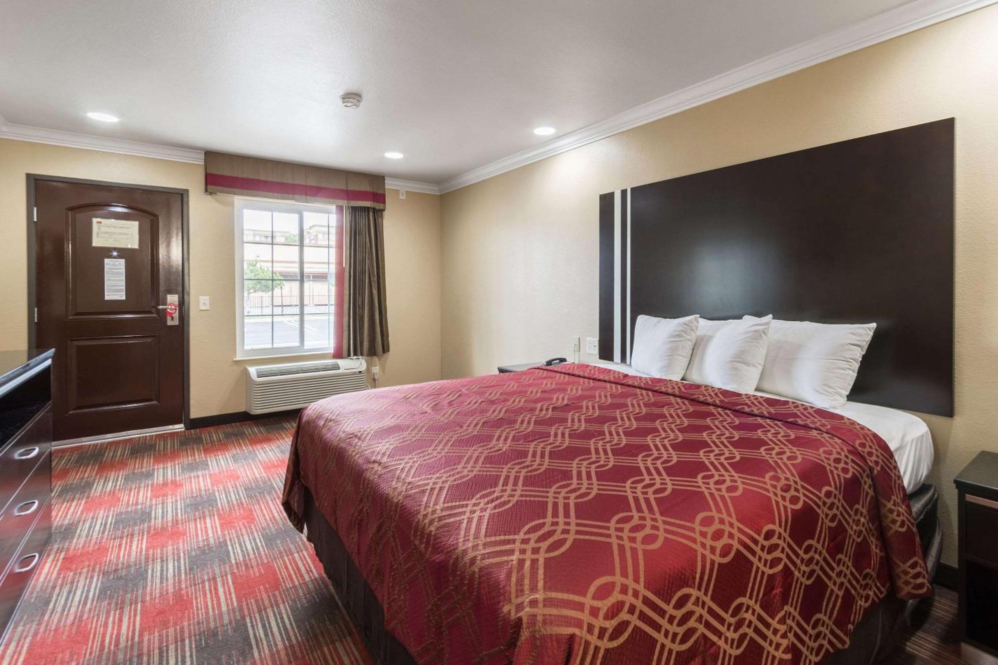 Econo Lodge Inn & Suites Escondido Downtown Eksteriør bilde